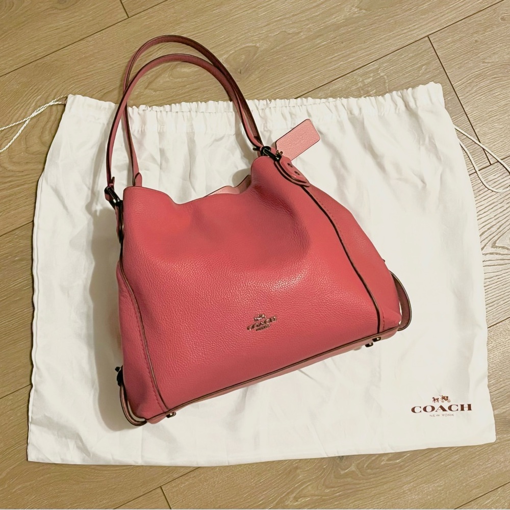 EUC Coach Edie Shoulder Bag with Center Turnlock in Color Rouge